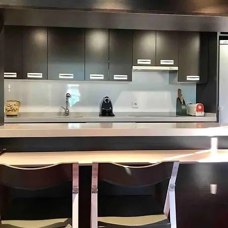 Jaguar Garaje Y Wifi Lägenhet